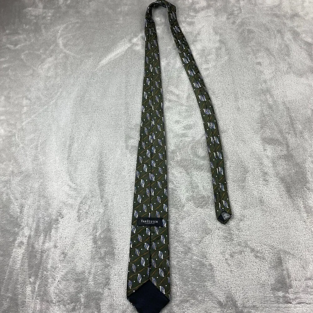 Van Heusen Men's Classic 100% Silk Neck Tie